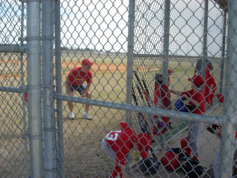 2006/03(Mar)/03(Tee-Ball-Chance-Dax)/800x600_2006-03-04 06-Tee-Ball.JPG